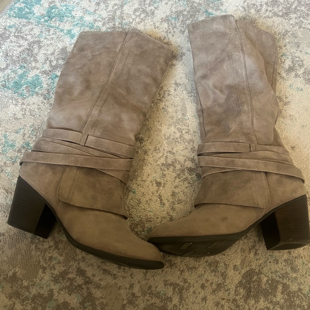 Fergalicious Knee-high boots: Sz 10 (Wide Calf) - Picture 8 of 10